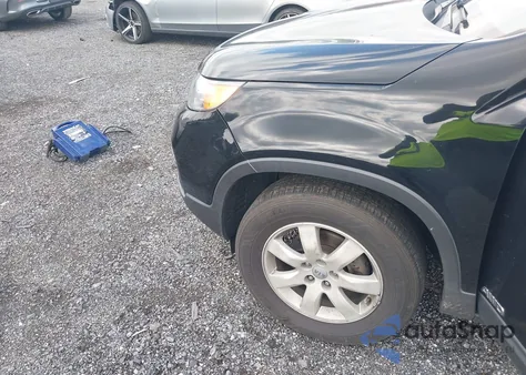 2013 Kia Sorento Lx z USA, uszkodzony, nr VIN 5XYKTCA66DG397153